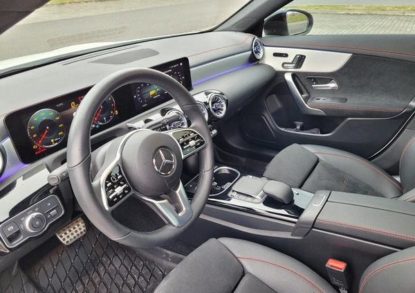 Mercedes-Benz CLA cena 213900 przebieg: 9977, rok produkcji 2023 z Biała małe 379